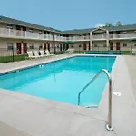Quality Inn & Suites Big Rapids Near University 